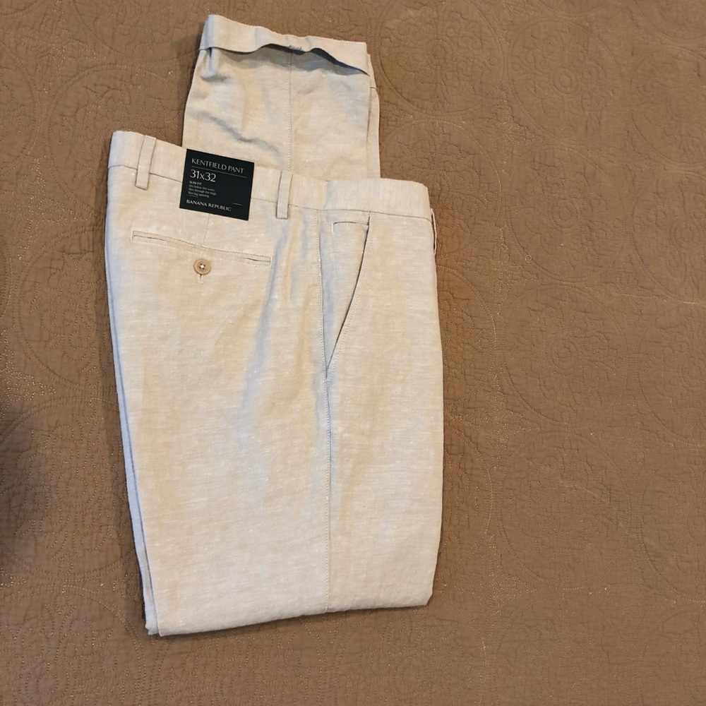 Banana Republic Men’s Kentfield Linen Pant.